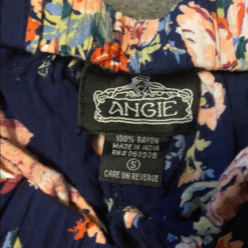 Too small - Picture 2 of 2